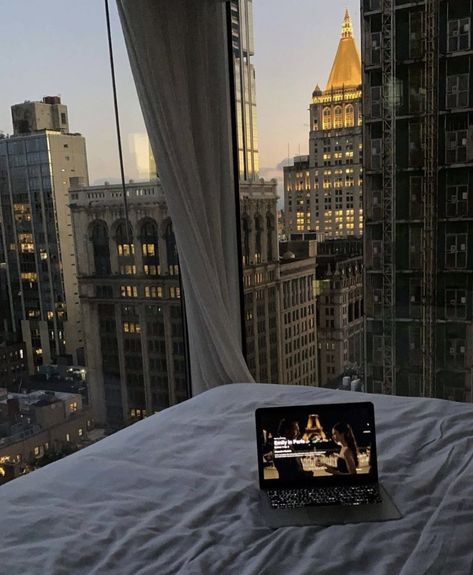 🦂 on Twitter: "needed… " Apartamento New York, Drømme Liv, Apartment View, Nyc Aesthetic, Nyc Life, New York Life, New York Aesthetic, City Vibe, New York Apartment