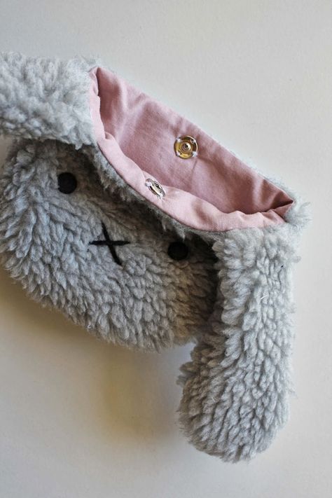 Rabbit Purse Pattern, Animal Bag Pattern, Diy Sac, Bunny Bags, Diy Bag Designs, Ladder Stitch, Bag Tutorial, Fur Fabrics, Bags Tutorial