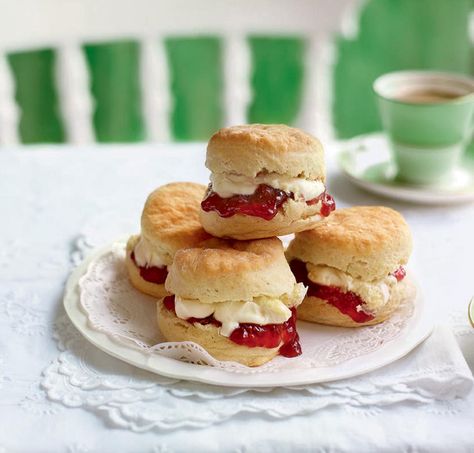 Fluffy scones smothered in jam and cream – what's not to love? Classic Scones Recipe, Afternoon Tea Scones, Mini Scones, High Tea Food, Scone Recipes, Afternoon Tea Recipes, High Tea Party, Tea Party Food, Cream Tea