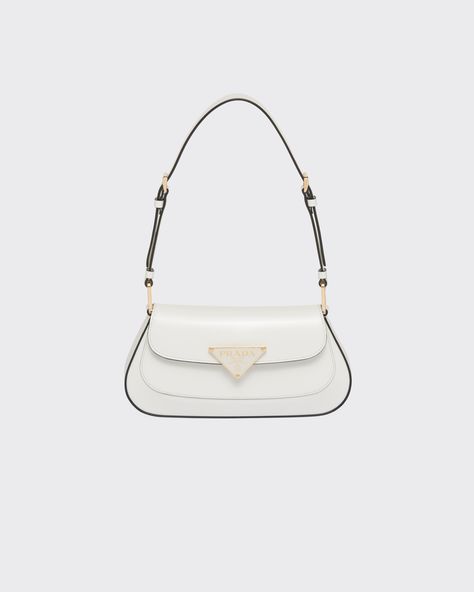 White Prada Bag, Tas Prada, Fall Winter Shoes, Prada Purses, Sacs Design, White Shoulder Bag, Bags Designer Fashion, Clean Makeup, Triangle Logo