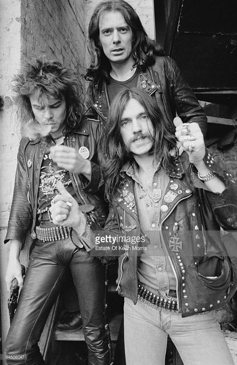 British heavy rock band Motorhead, London, 1978. Left to right: drummer Phil 'Philthy Animal' Taylor, guitarist 'Fast' Eddie Clarke and bassist and singer Lemmy (Ian Kilmister). Philthy Animal Taylor, Eddie Clarke, Chica Heavy Metal, Lemmy Motorhead, Emmylou Harris, Lemmy Kilmister, Heavy Rock, Rock N’roll, Estilo Punk
