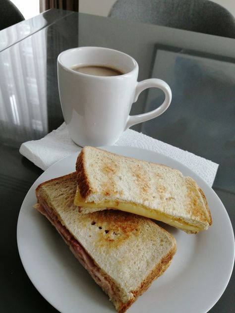 Breakfast Simple Aesthetic, Breakfast Pics Mornings, Simple Breakfast Aesthetic, Breakfast Fake Story, Elena Fernandes, Breakfast Photos, Morning Breakfast Healthy, Breakfast Pictures, Breakfast Cafe