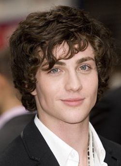 Aaron Johnson. aka Kick Ass. Yes, this beautiful man did dress down and play a nerd. Hard to believe, I know Black Hair Celebrities, Arron Taylor Johnson, Dark Hair Blue Eyes, Camp Nanowrimo, Aaron Johnson, Black Hair Blue Eyes, Aaron Taylor, Aaron Taylor Johnson, Young Celebrities