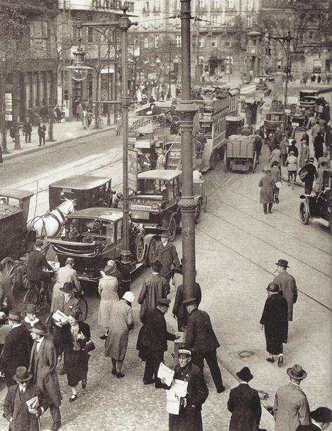 Captivating Vintage Photos of Everyday Life in Berlin in the 1920s Weimar, Babylon Berlin, Weimar Republic, Paris 1900, Potsdamer Platz, Germany Vintage, German History, Vintage Germany, Berlin Wall