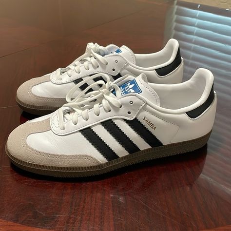 Adidas Womens Original Sambas Sambas Adidas Women, Smoker House, Sambas Adidas, Adidas Originals Shoes, Non Smoker, Adidas Womens, Slipper Shoes, Formal Shoes, Shoes Shoes