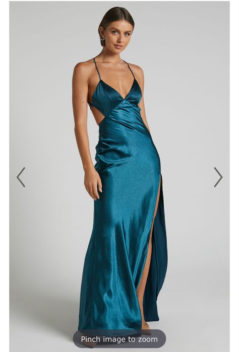 Green V Neck Prom Dress, Grad Dresses Open Back, V Back Prom Dress, Cut Out Dress Formal, Maxi Formal Dresses, Vestido Cut Out, Teal Dress Formal, Blue Fitted Prom Dress, Mal Inspired Outfit