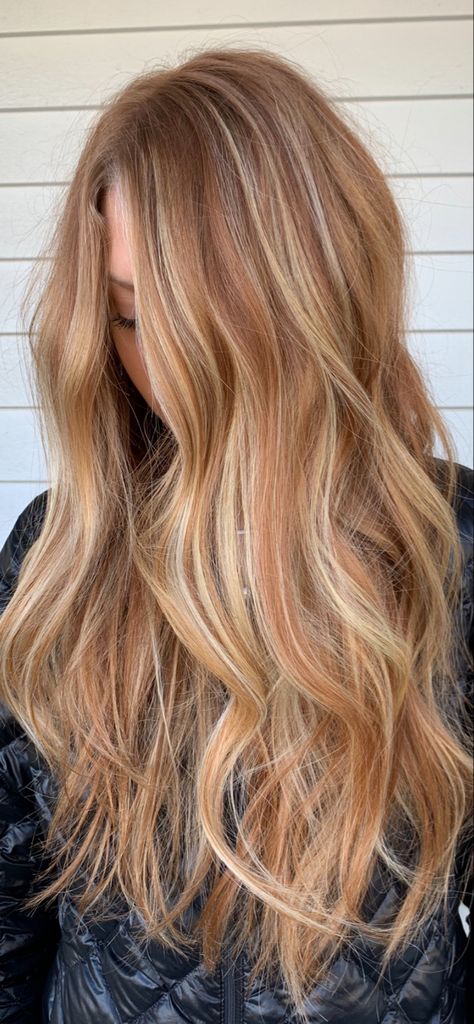 Copper With Dimension Hair, Faded Strawberry Blonde Hair, Fall Hair For Strawberry Blondes, Blonde Balayage With Strawberry Blonde, Lived In Blonde Red Hair, Strawberry Blonde Brown Balayage, Blonde Copper Hair Balayage, Fall Blonde Red Hair Color, Light Brown To Strawberry Blonde Balayage