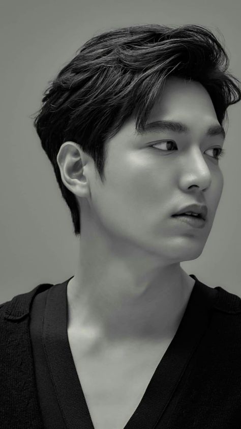 Lee Min Ho Kdrama, Asian Men Long Hair, Lee Min Ho Photos, Eternal Monarch, Asian Men Hairstyle, Asian Man, Jung So Min, Handsome Korean Actors, City Hunter