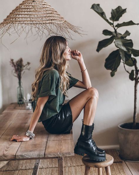 Party Dress For 40 Year Old Women, Rockstar Chic Aesthetic, Brown Clogs Outfit Summer, Monday Work Outfit Casual, Boho Edgy Outfits, Feminine Edgy Style, Boho Rocker Chic Style, Boho Rocker Chic, Minimal Chic Outfits