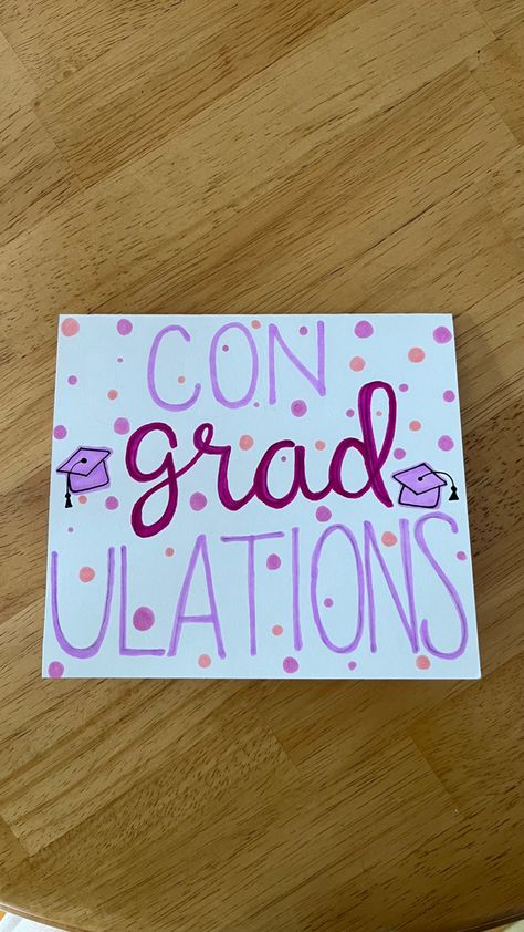 Pink color scheme graduation card saying “con-grad-ulations” Posters For Graduation Ideas, Graduation Card Ideas Diy, Congrats Grad Poster Board Ideas, Homemade Grad Cards, Cute Grad Card Ideas, Graduation Cards Diy Ideas, Card Ideas For Graduation, Easy Diy Graduation Cards, Cute Graduation Card Ideas