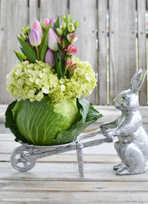Cabbage Flowers, Easter Flower Arrangements, Garden Friends, Easter Arrangement, Deco Champetre, Easter Monday, Diy Ostern, Easter Table Settings, Easter Tablescapes
