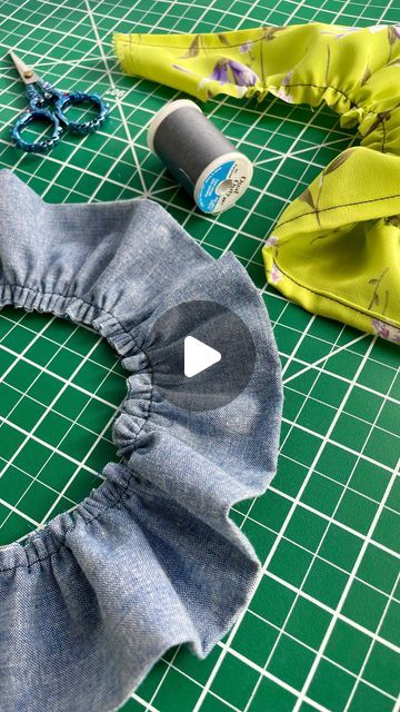 Jessica Shaw on Instagram: "3 ways to make ruffles/gathers using your sewing machine 🪡🧵 (method #2 is my favorite!) 

Method #1: the basting stitch 
-pro: tried and true
-con: the amount of ANGER I feel when I accidentally break a thread tail while gathering the fabric 🤬
-con: a little messy 

Method #2: the finger trick 
-pro: fun and easy, looks neat 
-con: I’m questioning if this is healthy for your sewing machine or not, please weigh in my fellow followers 😂 

Method #3: the gathering foot 
-pro: very quick and neat 
-con: only works on lightweight fabric. If using medium weight fabric, a ruffler foot works better 

#sew #sewistsofinstagram #sewistofinstagram #sewist #sewinglove #sewingtutorial #sewinghacks #sewsewsew #singerambassador #singersewingmachine #diy #upcycle #sewinglife Couture, Ruffle Tutorial Sewing, Basic Stitching Sewing, How To Sew Ruffles Tutorials, How To Make Ruffles With Fabric, Fabric Gathering, How To Make Ruffles, Sewing Ruffles, Basting Stitch