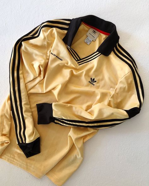 The Vintage-Inspired Soccer Jersey GQ’s Fashion Editor Can’t Stop Wearing | GQ Cool Soccer Jerseys, Vintage Soccer Jersey Outfit, Vintage Jersey Design, Retro Jersey Design, Jerseys Outfit, Soccer Fashion, Vintage Soccer Jersey, Retro Soccer Jersey, Adidas X Wales Bonner