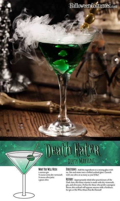 These Harry Potter cocktail recipes are much better than Butterbeer Harry Potter Cocktails, Harry Potter Drinks, Festa Harry Potter, Harry Potter Food, Harry Potter Wedding, Halloween Cocktails, Boozy Drinks, Dirty Martini, Champagne Cocktail