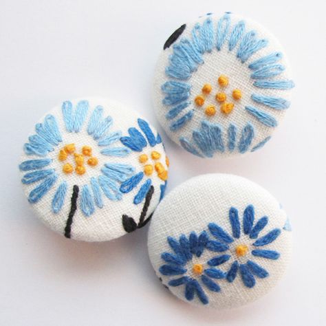 Embroidery Buttons: These were made from a vintage tablecloth. Embroidery Buttons, Embroidered Buttons, Textile Earrings, Cushion Embroidery, Hand Beaded Embroidery, Floral Embroidery Patterns, Diy Buttons, Crochet Elephant, Hand Work Embroidery