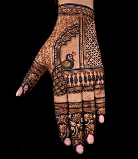 Mahendi Designs Back Side, Sider Mehndi Design Back Hand, Siders Mehndi Design, Mehandi Back Design, Mehendi Designs For Hands Back, Designer Mehendi Designs, Unique Mehndi Designs Back Hand, New Mehndi Designs Unique Back, Mehendi Back Hand