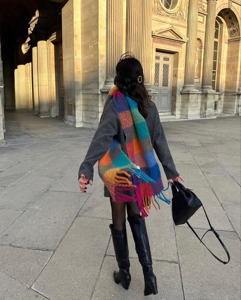 Rainbow Scarf Outfit, Chunky Scarf Outfit, Colorful Scarf Outfit, Big Scarf Outfit, Christmas Ootd, Scarf Outfits, Dreamy Fashion, Funky Scarves, Shawl Outfit