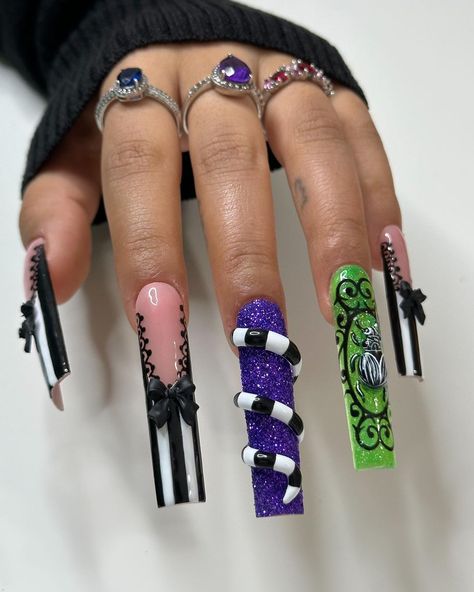 Horror Nails, Stilleto Nails Designs, Glass Nails Art, Beetlejuice Beetlejuice, Long Nail Art, Gel Colors, Halloween Acrylic Nails, Punk Nails, Goth Nails