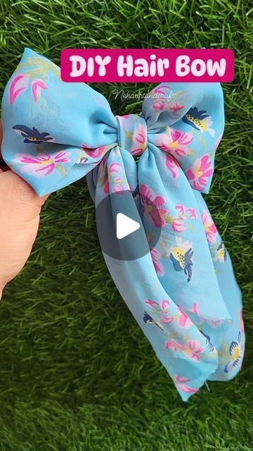 Couture, Hair Bow Making Tutorial Step By Step, Diy Fabric Hair Bows, How To Make A Hair Bow, How To Make Hair Bows, Hairbow Making, Homemade Hair Bows, Diy Hair Accessories Tutorial, Diy Hairbow