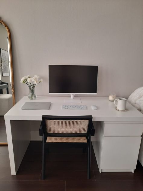 White Malm Desk, Malm Desk Aesthetic, Malm Desk Setup, Living Room Desk Setup, Ikea Desk Malm, Corner Desk Living Room, Malm Ikea Desk, Malm Desk Ikea, Minimal Work Desk