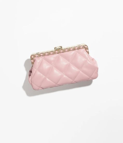 Chanel Small Bag, Light Pink Fashion, Pink Chanel Bag, Chanel Clutch, Chanel Pink, Eyewear Shop, Pink Watch, Chanel Store, Fashion Chanel