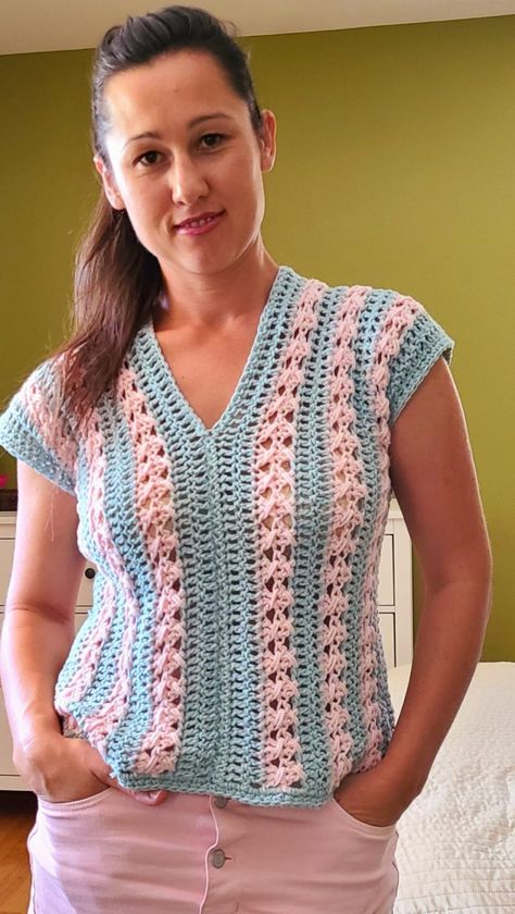 The Perfect Crochet Top - Yelena StyleCrochet Crochet Blouse Pattern, Men Crochet, Pull Crochet, Mode Crochet, Crochet Sweater Pattern Free, Crochet Vest Pattern, Crochet Ladies Tops, Clothing Patterns Free, Crochet Tops Free Patterns