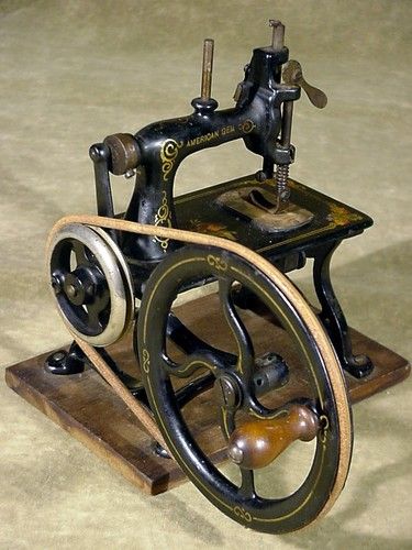 Antique American Gem Cast Iron Toy Sewing Machine Very Nice and Unusual USA | eBay Toy Sewing, Treadle Sewing Machines, Vintage Sewing Notions, Old Sewing Machines, Antique Sewing Machines, Vintage Sewing Machine, Techniques Couture, Sewing Machine Accessories, Vintage Sewing Machines
