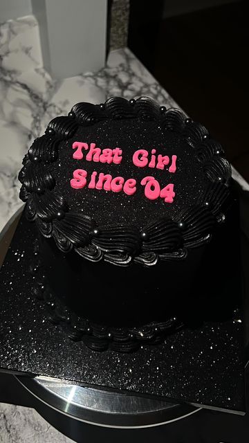 Caresha Please Theme Party, Birthday Ideas 18th, 2000s Cake, Baddie Birthday Cake, Glitter Cakes, Ugly Cake, Black Cakes, Small Birthday Cakes, Heart Shaped Cake