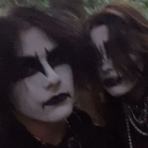 Cute Metalhead Couples, Corpsepaint Couple, Metalhead Matching Pfp, Metal Couple Aesthetic, Metalhead Couple Aesthetic, Corpse Paint Aesthetic, Black Metal Couple, Gay Metalheads, Alt Couple Aesthetic