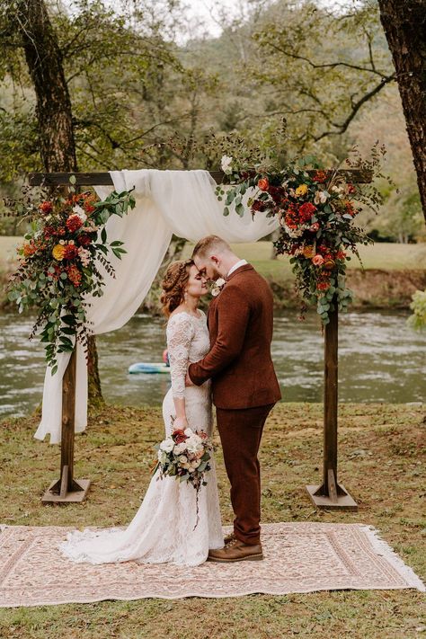 Wedding Fall Arch Ideas, October Wedding Arch Ideas, Fall Wedding Outside Decorations, October Wedding Rustic, Real Flower Arch, Rustic Fall Wedding Reception Ideas, Rustic Fall Wedding Ceremony Decor, Wedding Arch Fall Outdoor Ceremony, Small Outdoor Fall Wedding Ideas