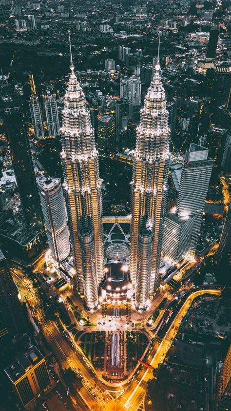 World Capitals FULL LIST + Photos of all the Capital Cities in the World! Kuala Lampur, Wallpaper Travel, Petronas Towers, Batu Caves, Amoled Wallpapers, Building Images, Malaysia Travel, Countries To Visit, Twin Towers