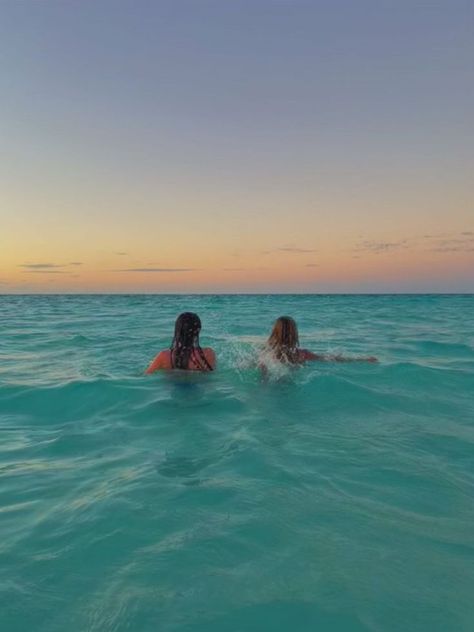 #sunset #summer #ocean #beach #bestfriend #vibes #beachaesthetic #summeraesthetic #oceanlife #turksandcaicos #girlstrip Bahamas Pictures, Turks And Caicos Vacation, 30a Beach, Bahamas Vacation, Turks Caicos, Summer Ocean, Beach Vacay, Vacation Mood, Sunset Summer