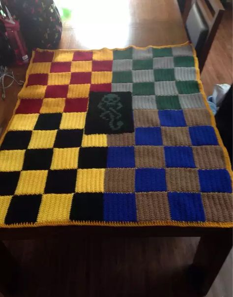 Crochet Hogwarts Blanket, Hogwarts Crochet Blanket, Gryffindor Crochet Blanket, Crochet Bookmark Harry Potter, Crochet Blanket Harry Potter, Slytherin Crochet Blanket, Crochet Slytherin Blanket, Harry Potter Crochet Blanket Pattern, Crochet Harry Potter Blanket