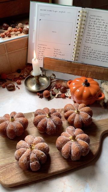 Cozy Autumn Food, Autumn Baking Aesthetic, Fall Aesthetic Food, Autumnal Baking, Romanticizing Autumn, Autumn Bakes, Pastries Aesthetic, Pumpkin Pastry, Autumn Cooking