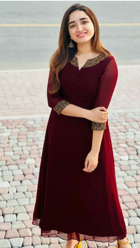 Womens Churidar Design, Chudidhar Designs Party Wear, Simple Anarkali Kurta Designs, Churidar Dress Designs, New Model Salwar Design, Georgette Chudidar Designs, Trending Churidar Designs, Kuthirai Image, Beautiful Kurtis For Women