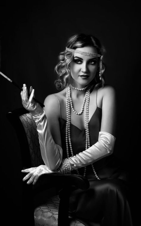 #fashion #style #creativity 1920s Photoshoot, Estilo Charleston, Gatsby Party Outfit, 20’s Style, 1920s Glamour, Expensive Dresses, Great Gatsby Fashion, Party Photoshoot, Sparkling Jewelry