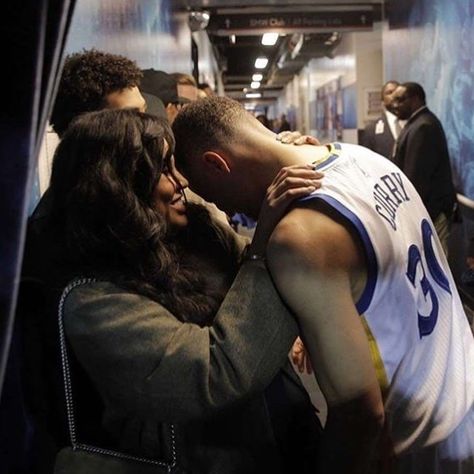 Thats why we love CURRY!! #stephencurry #curry #nvp #nba #superstar Nba Wife Aesthetic, Basketball Wife Aesthetic, Break From Toronto, Nba Wife, Basketball Couples, The Curry Family, Basketball Girlfriend, Players Wives, Curry Basketball