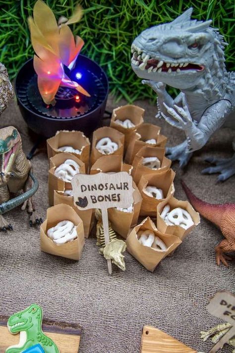 Loving these pretzel dinosaur bonas! See more party ideas at CatchMyParty.com Fête Jurassic Park, Dinosaur Snacks, Dino Bones, Festa Jurassic Park, Jurassic Park Birthday Party, 4de Verjaardag, Dinosaur Birthday Theme, Birthday Party At Park, Jurassic Park Birthday