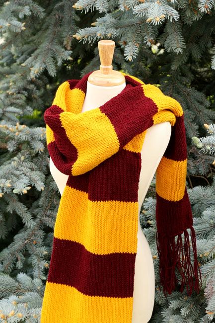 Harry Potter scarf - sold a few in my esty store - bushnell knitting. Amigurumi Patterns, Knitting Harry Potter Scarf, Crochet Gryffindor Scarf, Harry Potter Scarf Crochet, Trick Or Treating Aesthetic, Halloween Party Aesthetic, Scarf Harry Potter, Aesthetic Halloween Party, Outdoor Halloween Decorating
