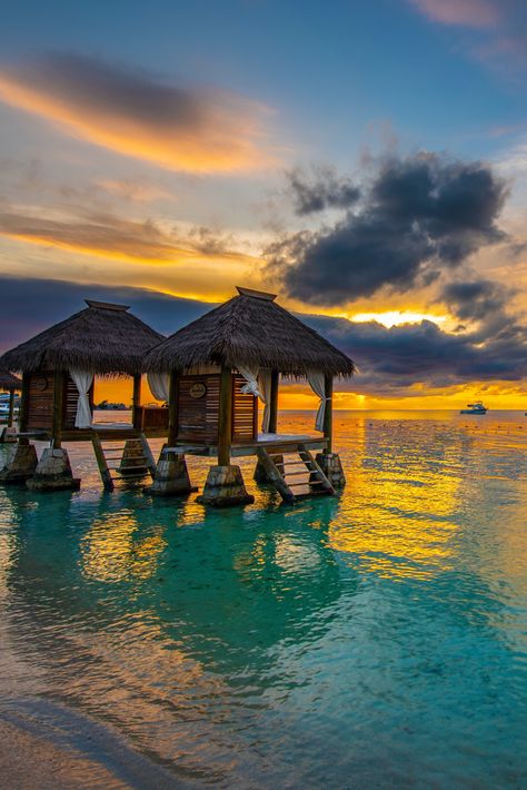 This stunning real-life postcard is available every sunset at Sandals Montego Bay. Have you seen the Jamaican sunset? Belize Aesthetic, Jamaican Aesthetic, Aloita Resort, Carribean Vacation, Jamaican Beaches, Jamaica Honeymoon, Sandals Montego Bay, Jamaican Vacation, Jamaica Beaches