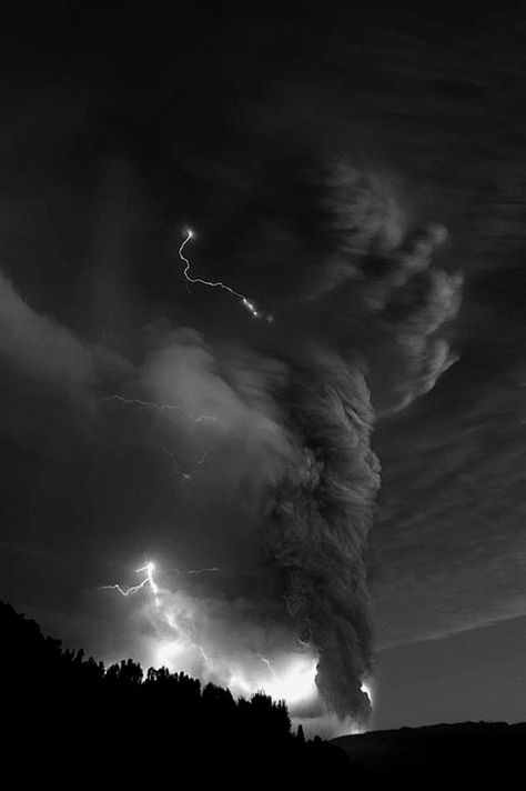 Weather Powers, One Punch Man Wallpapers, Matka Natura, Wild Weather, Belle Nature, Lightning Storm, Natural Phenomena, Alam Yang Indah, Alam Semula Jadi