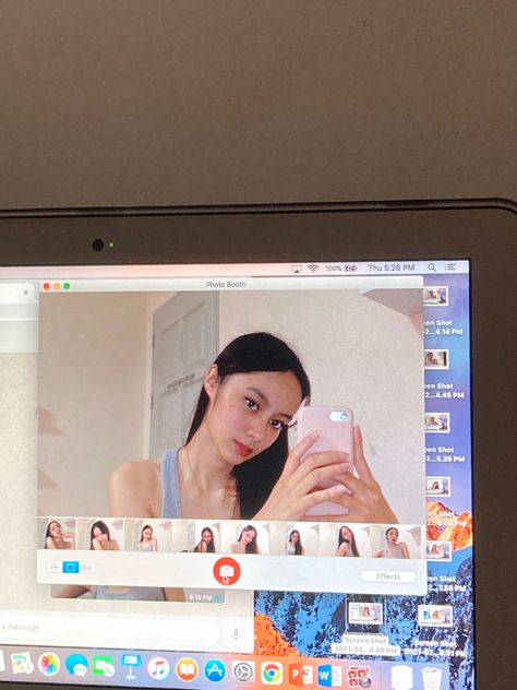 macbook selfie Tumblr, Macbook Selfie Ideas, Photo Booth Macbook Selfie, Macbook Ideas, Macbook Selfie, Macbook Aesthetic, Poses Idea, Foto Inspo, Pics Inspo