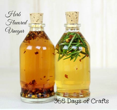 Upcycling, Crafts For Gifts, Herbal Vinegar, Food Gift Basket, Flavored Vinegars, Infused Vinegars, Recycled Jars, Homemade Food Gifts, Infused Olive Oil