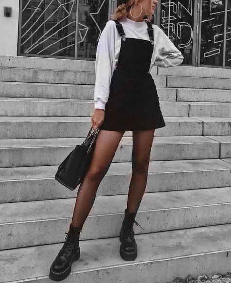 �☆P I N T E R E S T : @kyleighrreese☆ Plad Outfits, Fotografi Fesyen, Addidas Outfit, Bustier Outfit, Punk Mode, Moda Grunge, Alledaagse Outfits, Populaire Outfits, Doc Martens Outfit