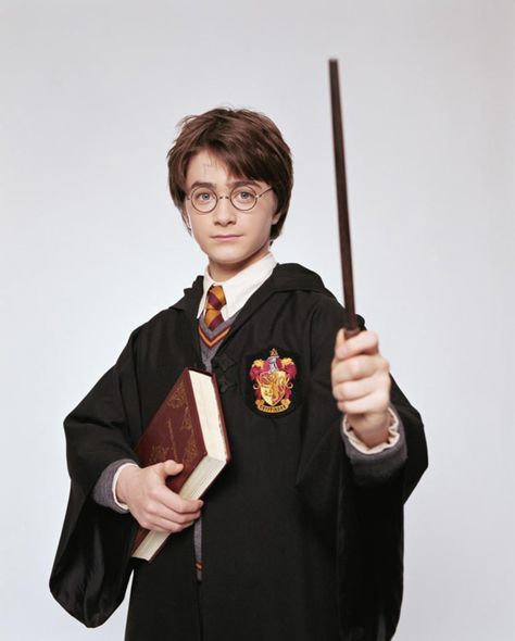 Harry Potter Kostüm, Harry Potter Portraits, Young Harry Potter, Hp Movies, Daniel Radcliffe Harry Potter, Draco And Hermione, Maggie Smith, The Sorcerer's Stone, Harry Potter Costume