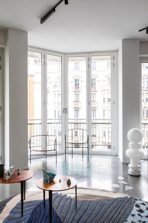 Architect Francesco Librizzi’s sprawling and light-filled Milanese apartment - Vogue Australia Milanese Apartment, Vincenzo De Cotiis, Milan Apartment, Tuscan Villa, Vogue Living, Gio Ponti, Design Icon, Vogue Australia, House Tour