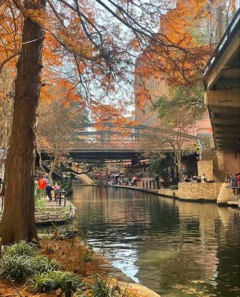 Fall vibes photo of downtime river walk in San Antonio San Antonio Texas Aesthetic, River Walk San Antonio Texas, Fallout Texas, San Antonio Texas Riverwalk, Texas Vibes, Texas Landscape, Fun Aesthetic, San Antonio Riverwalk, San Antonio River