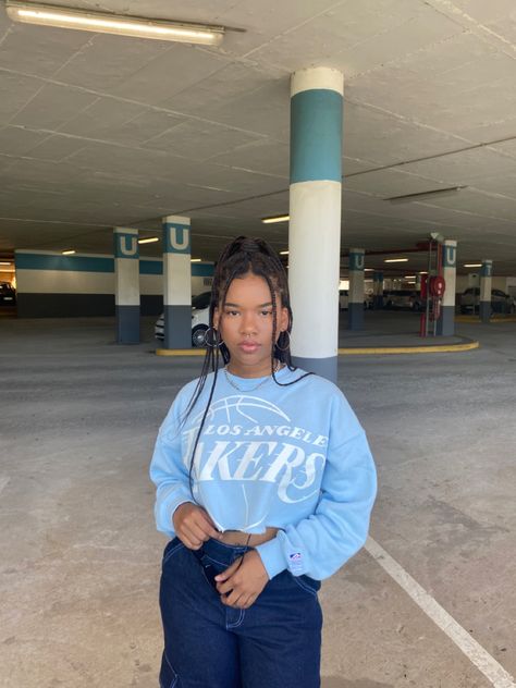 Lakers outfit Sweatshirts, Lakers Outfit, Outfit Mujer, Sweatshirt Outfit, Style Outfit, Street Style Outfit, Fashion Inspo, Street Style, Fashion Outfits