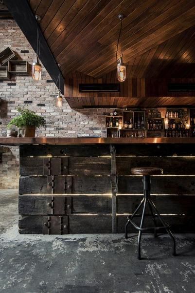 industrial home bar ideas New Yorker Loft, Bar In Casa, Bar Deco, Loft Stil, New York Loft, Rustic Bar, Industrial Bar, 카페 인테리어 디자인, Modern Restaurant