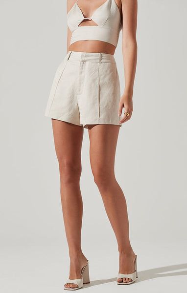 Upgrade your wardrobe this season with the Amiah Shorts Ecru. Featuring an exposed front hem, these cream shorts can elevate any look. Style it with your fave crop and the Ayra Blazer and be the best dressed at your next brunch date! Trendy Work Outfit, Cream Shorts, Astr The Label, High Waist Shorts, Feminine Dress, Pleated Shorts, Feminine Outfit, Cute Shorts, Spring Looks